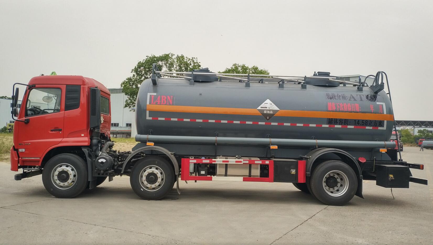 LDW5260GFWD6型腐蝕性物品罐式運(yùn)輸車