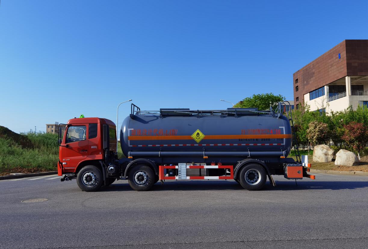 LDW5265GYWD6型環(huán)氧性物品罐式運(yùn)輸車