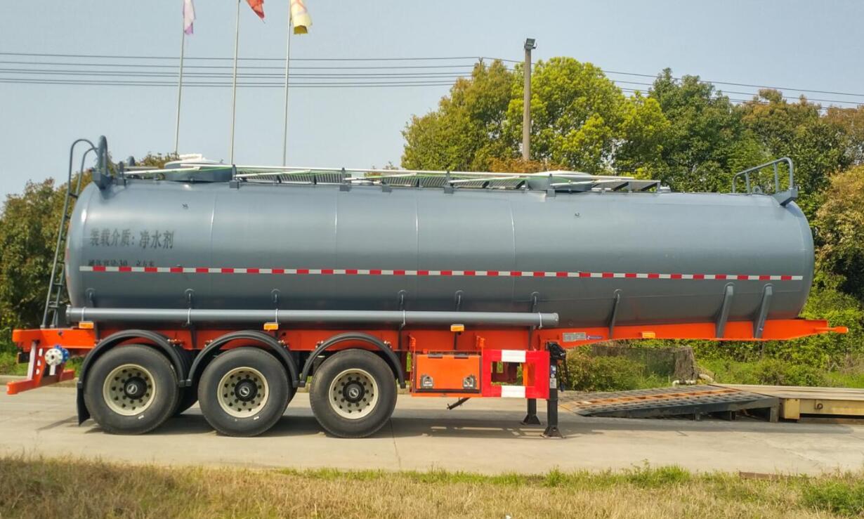 普通液體運(yùn)輸半掛車(chē)