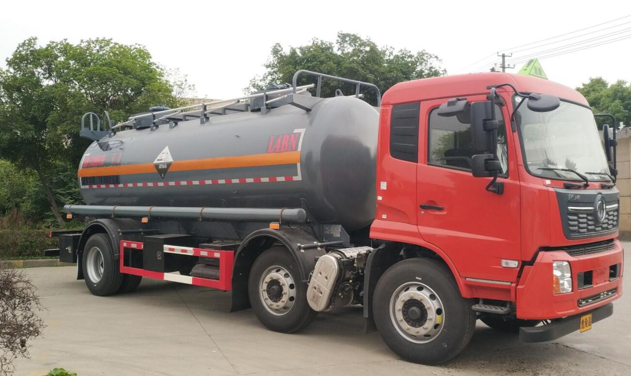 汽車的排氣管冒煙，這是怎么回事呢？