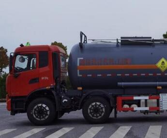 危化品運(yùn)輸車行車的時(shí)候，要注意哪些方面？