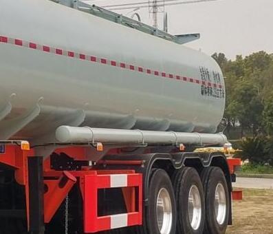 根據(jù)運(yùn)輸貨物的類型進(jìn)行分類，罐式半掛車有幾種呢？