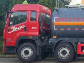 在車(chē)輛倒車(chē)時(shí)，要注意什么？